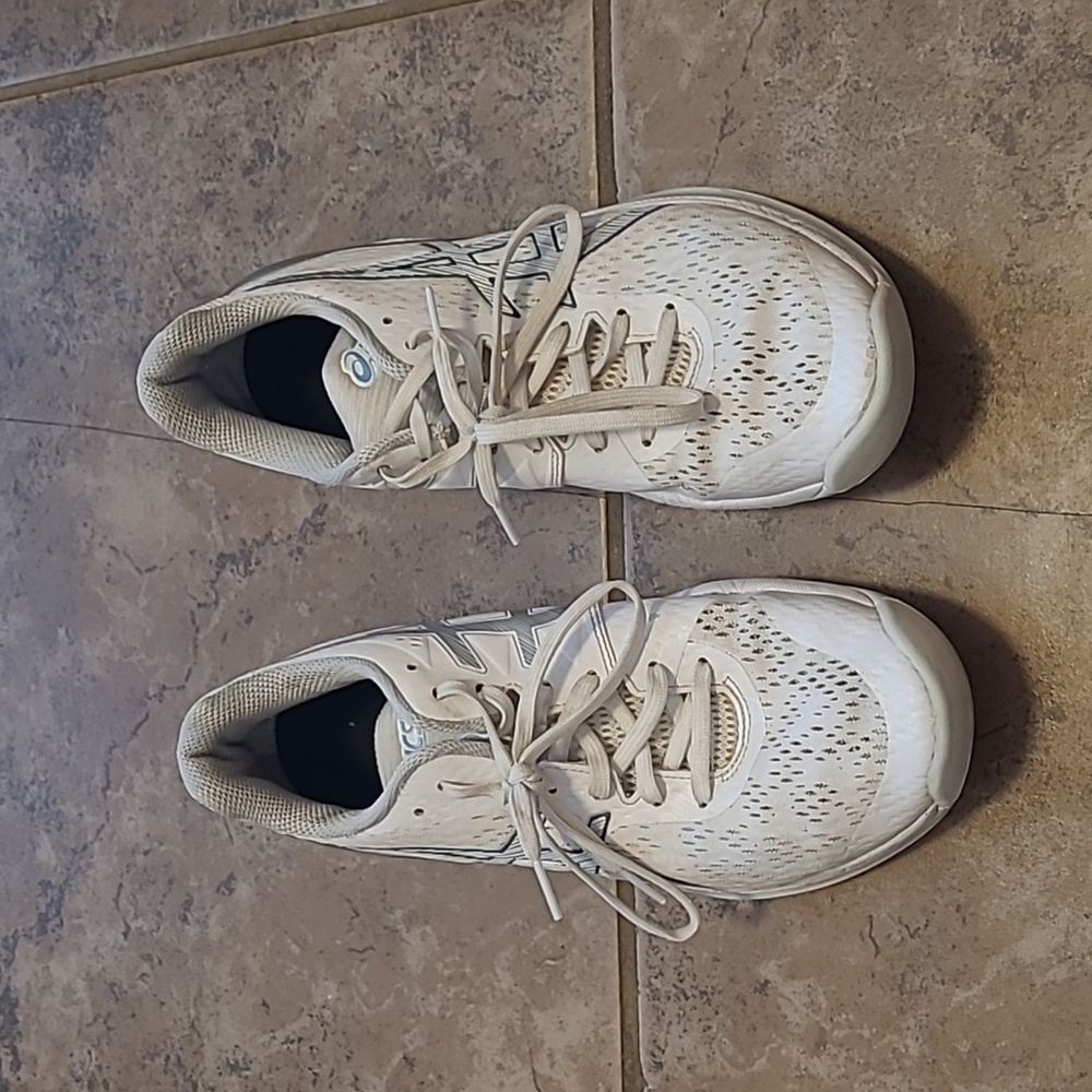 A pair of livht blue ASICS volleyball shoes in the size women's 9